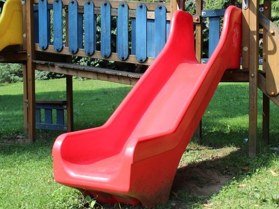 Koop een speeltoestel met glijbaan