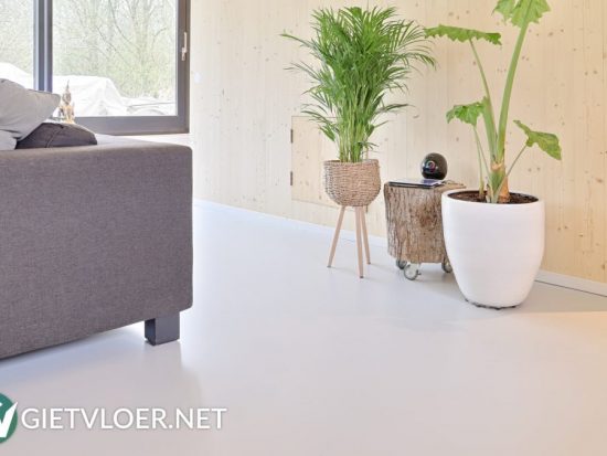 Een gietvloer laten leggen of zelf leggen – Alle voor- en nadelen